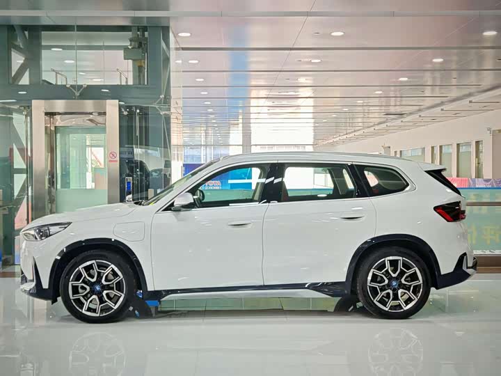 Фото 3 - BMW iX1