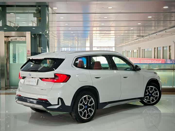 Фото 4 - BMW iX1