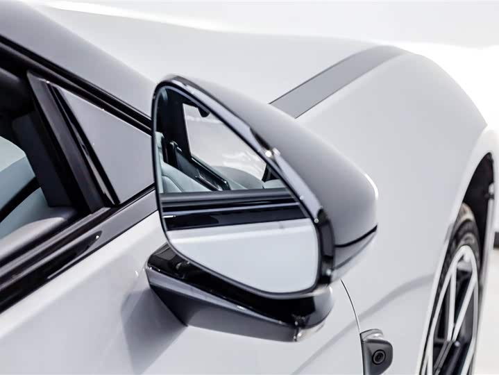 Фото 3 - XPeng P7