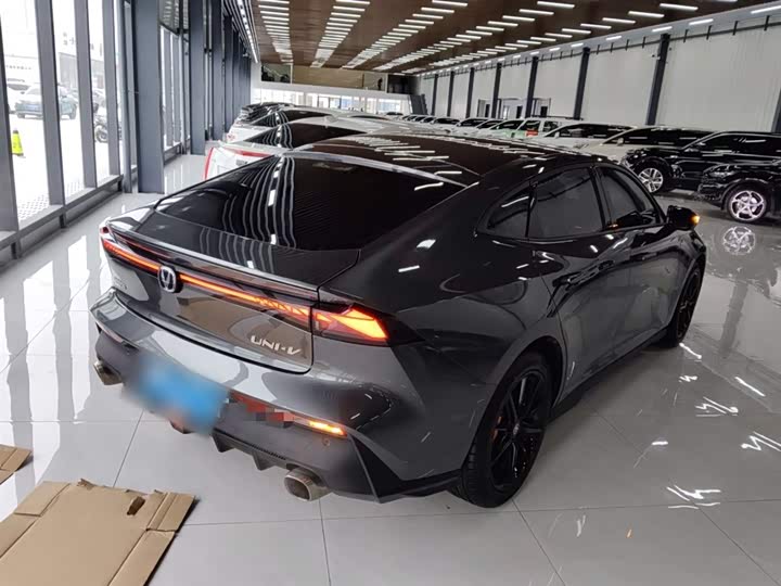 Фото 7 - Changan UNI-V