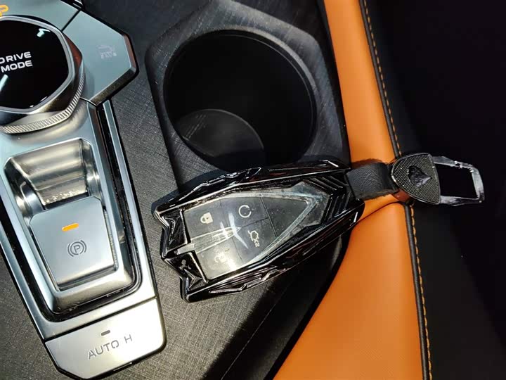 Фото 9 - Changan UNI-V