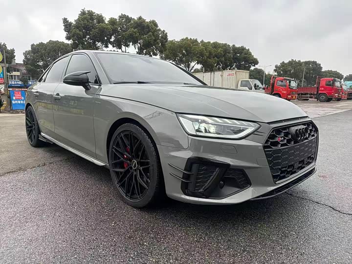 Фото 1 - Audi S4