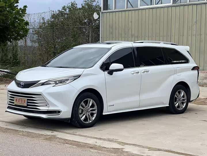 Фото 1 - Toyota Sienna