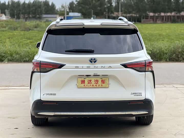 Фото 4 - Toyota Sienna