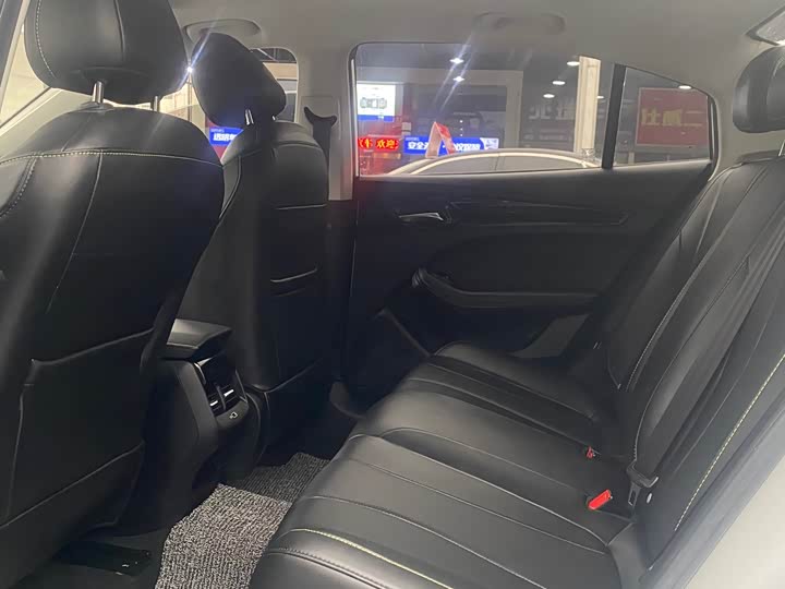 Фото 7 - Roewe i5