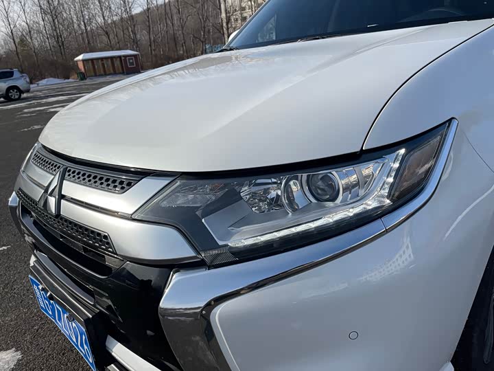 Фото 6 - Mitsubishi Outlander