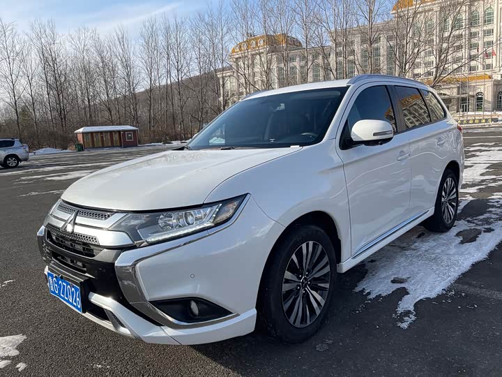 Фото 7 - Mitsubishi Outlander