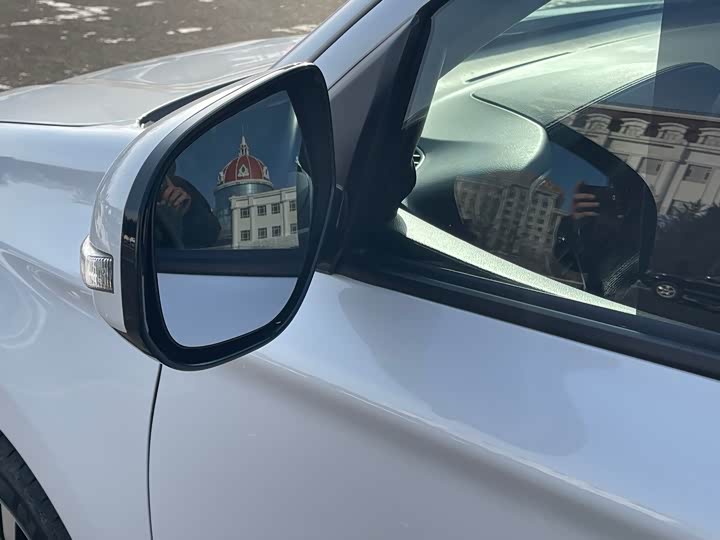 Фото 9 - Mitsubishi Outlander