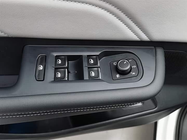 Фото 9 - Volkswagen Tavendor