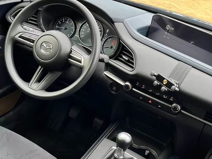 Фото 9 - Mazda CX-30