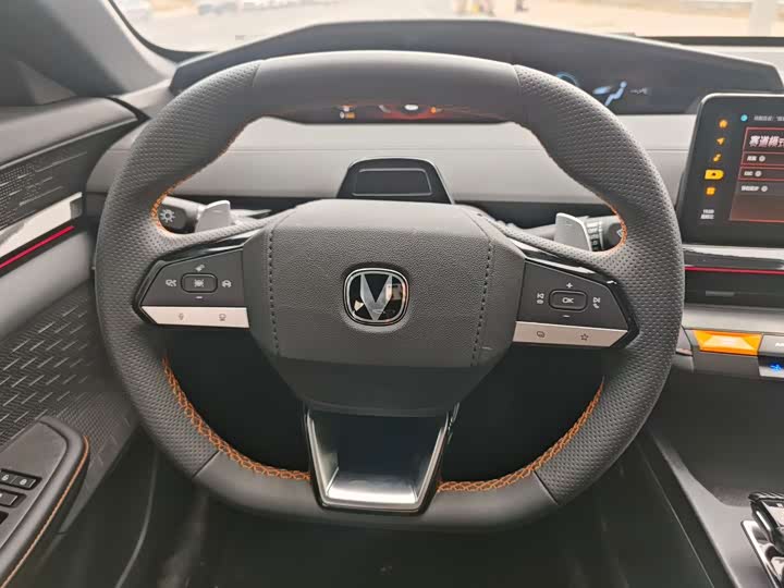 Фото 9 - Changan UNI-V