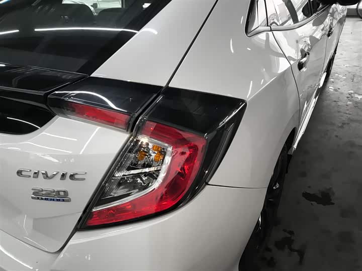 Фото 8 - Honda Civic