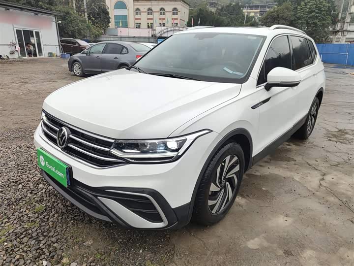 Фото 2 - Volkswagen Tiguan L Pro