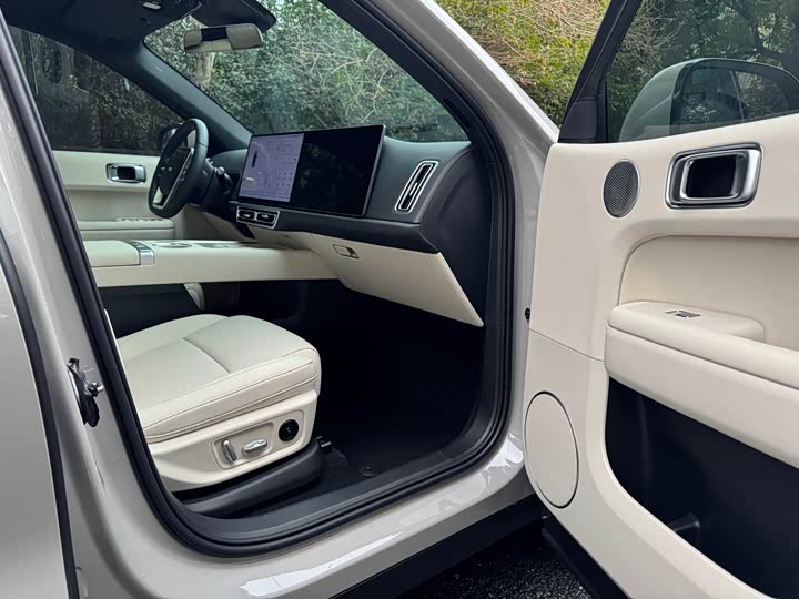 Фото 8 - LiXiang L6