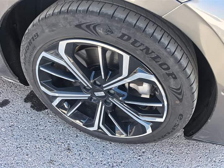 Фото 6 - Geely Galaxy E8