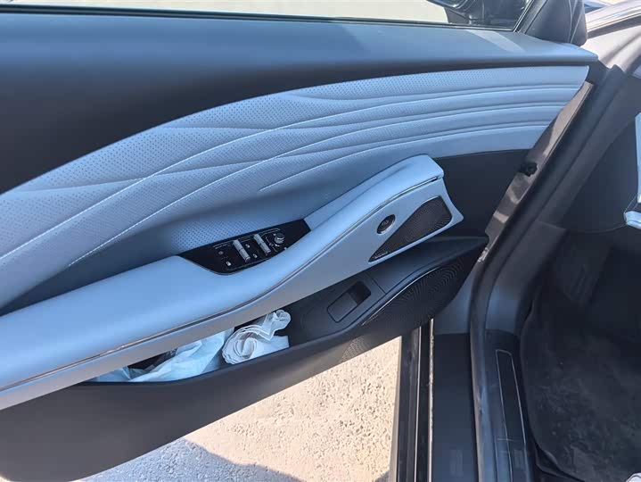 Фото 7 - Geely Galaxy E8