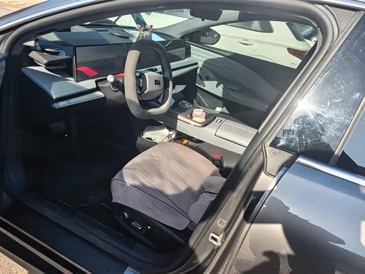 Фото 9 - Geely Galaxy E8