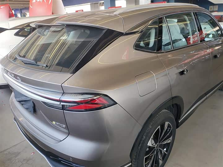 Фото 7 - Roewe RX5 Hybrid