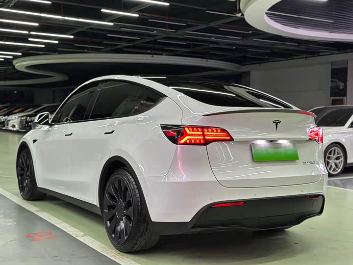 Фото 4 - Tesla Model Y