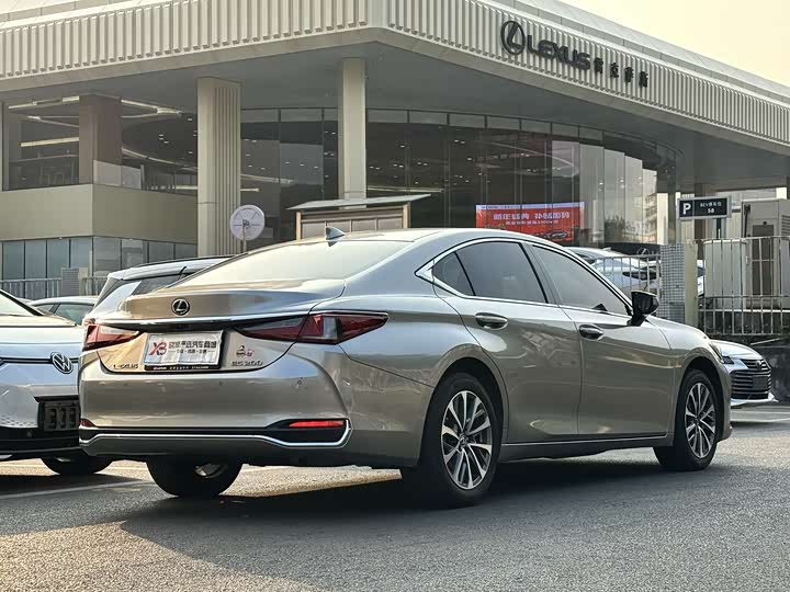 Фото 4 - Lexus ES