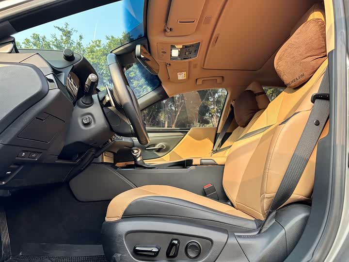 Фото 7 - Lexus ES