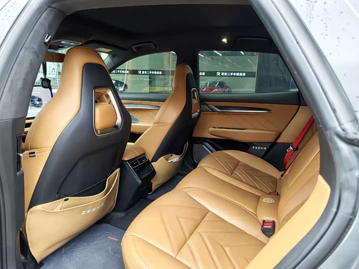 Фото 7 - Zeekr 001