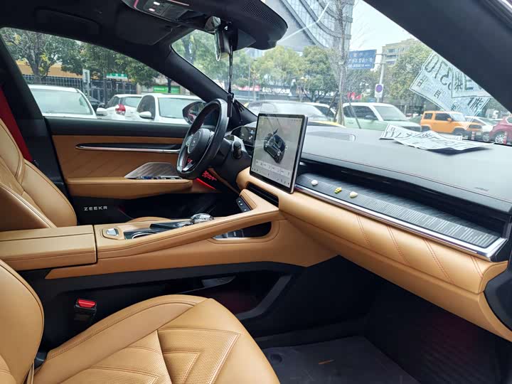 Фото 8 - Zeekr 001