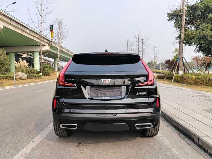 Фото 8 - Cadillac XT4
