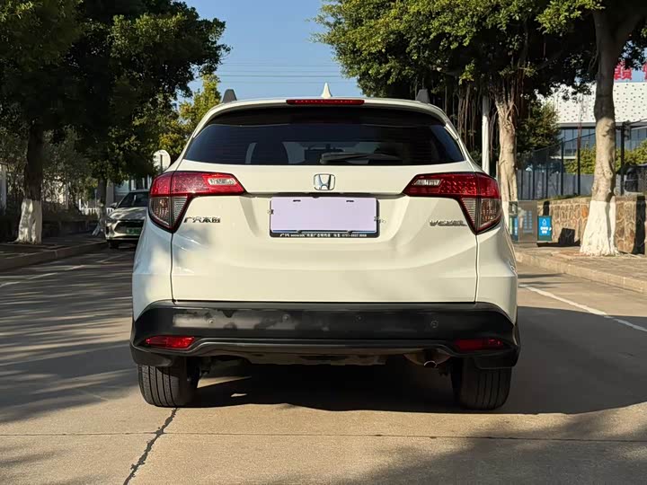 Фото 8 - Honda Vezel
