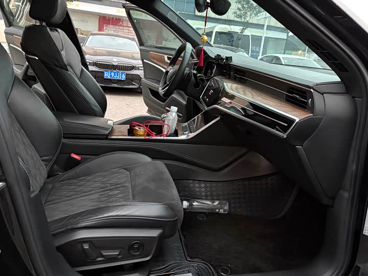 Фото 7 - Audi A6L