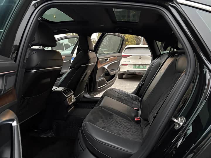 Фото 9 - Audi A6L