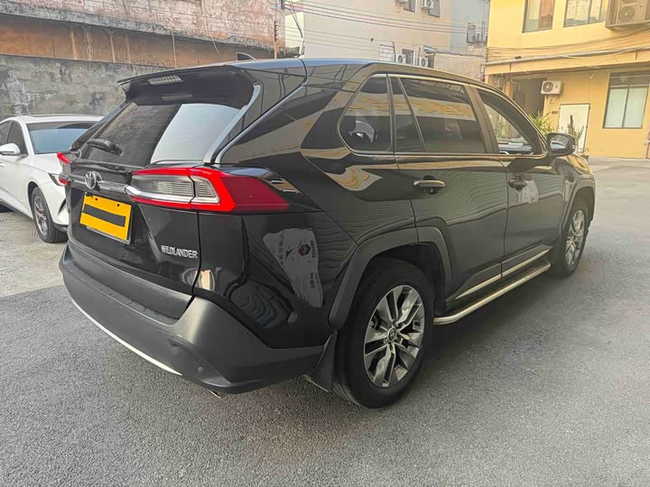 Фото 8 - Toyota Wildlander