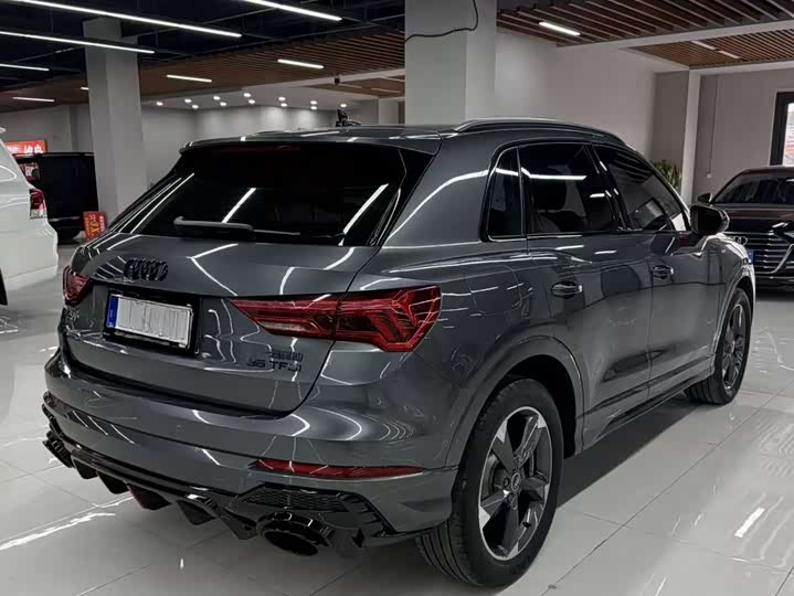 Фото 4 - Audi Q3