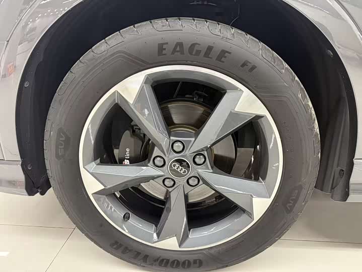 Фото 8 - Audi Q3