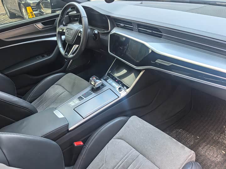 Фото 8 - Audi A6L