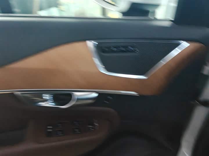 Фото 4 - Volvo XC90