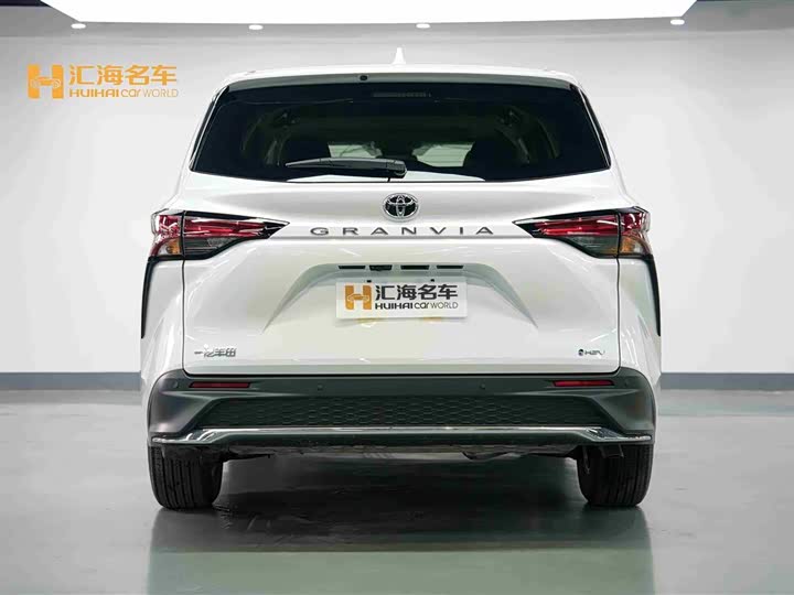 Фото 5 - Toyota Granvia