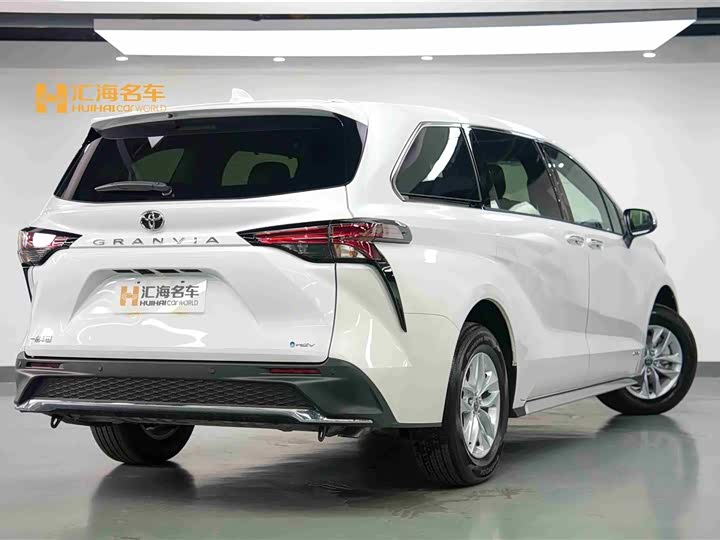 Фото 6 - Toyota Granvia