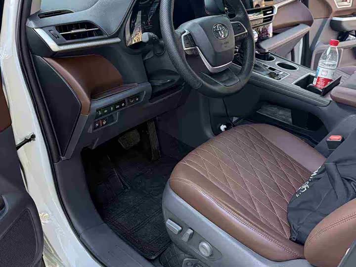 Фото 7 - Toyota Granvia