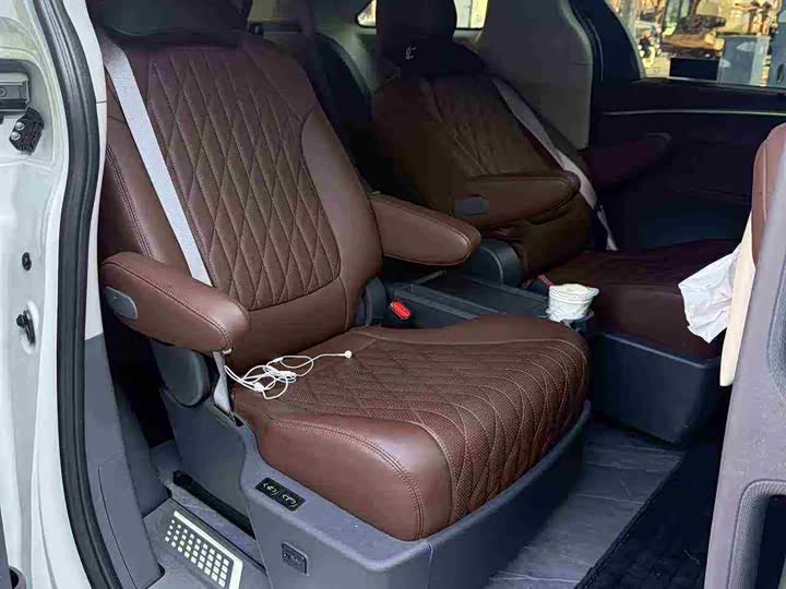 Фото 8 - Toyota Granvia