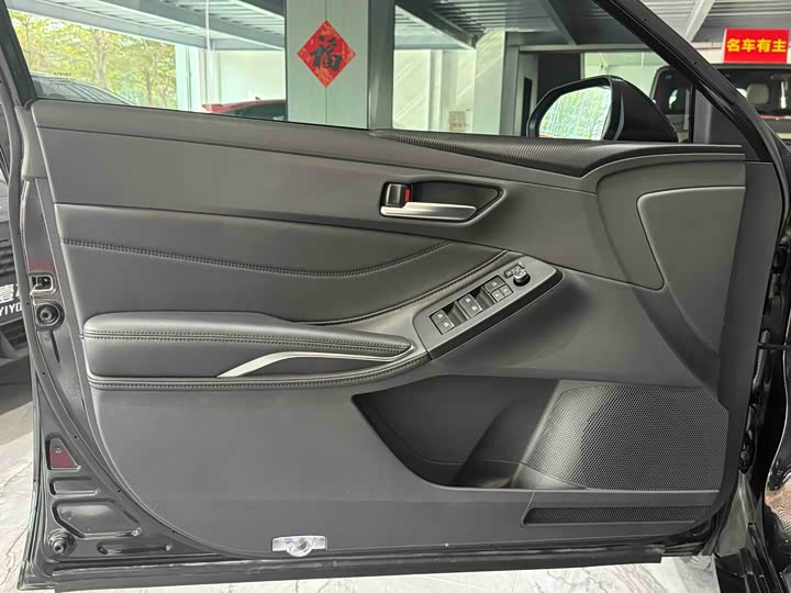 Фото 8 - Toyota Avalon