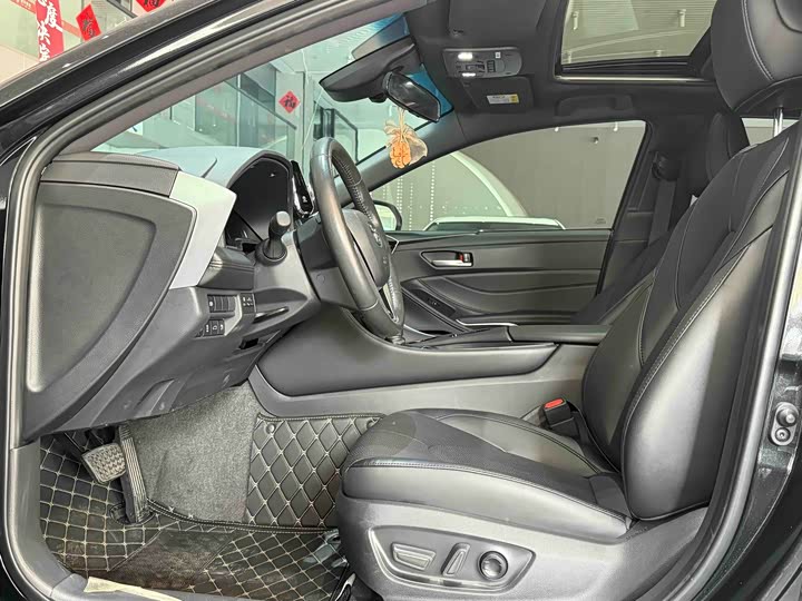 Фото 9 - Toyota Avalon