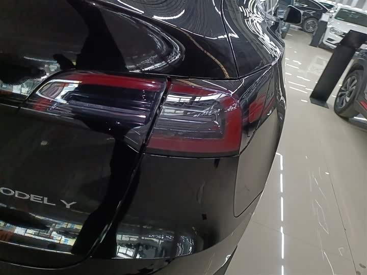 Фото 8 - Tesla Model Y