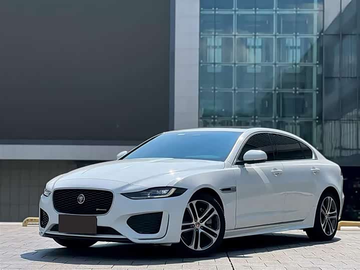 Фото 3 - Jaguar XE L