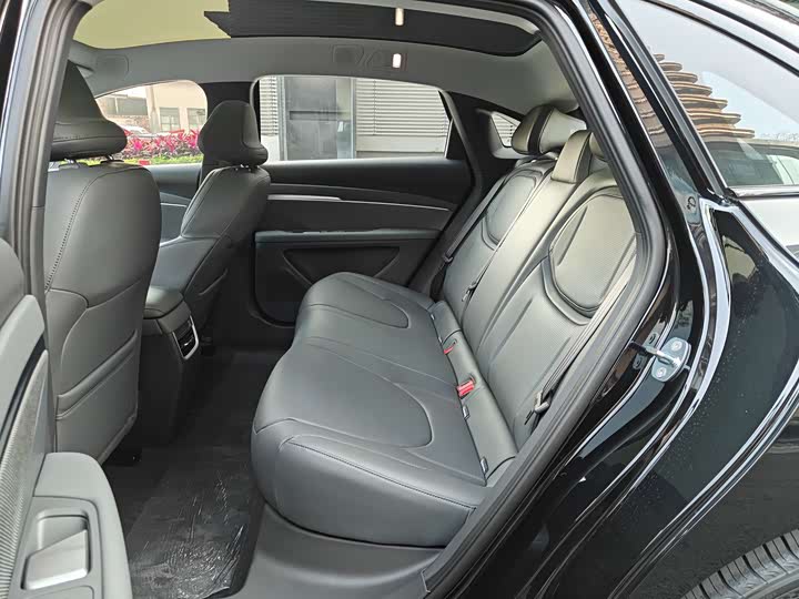 Фото 6 - XPeng Mona M03