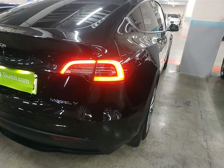 Фото 8 - Tesla Model Y