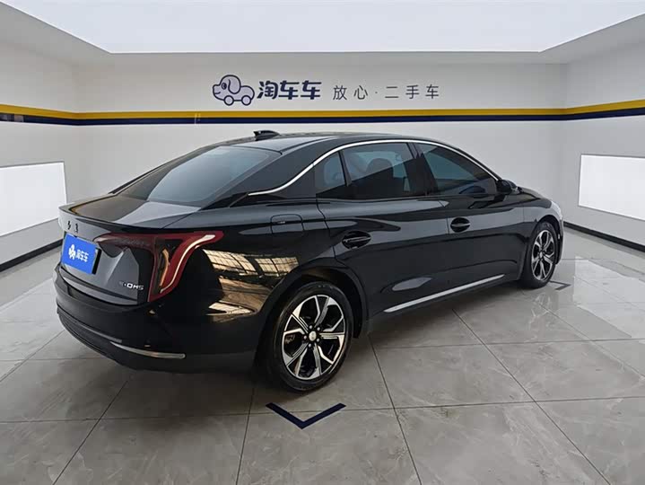 Фото 3 - Hongqi E-QM5