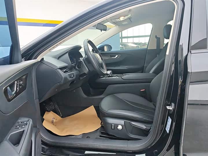 Фото 9 - Hongqi E-QM5