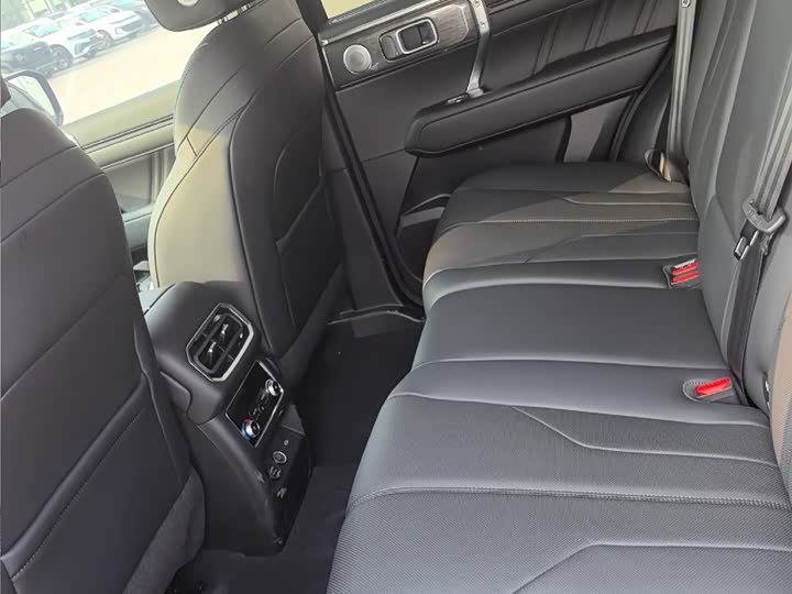 Фото 7 - Tank 400 Hybrid