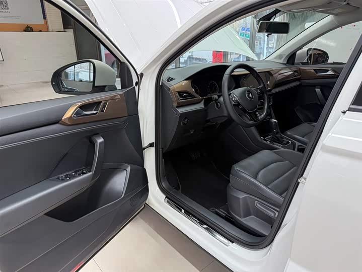 Фото 8 - Volkswagen Tharu